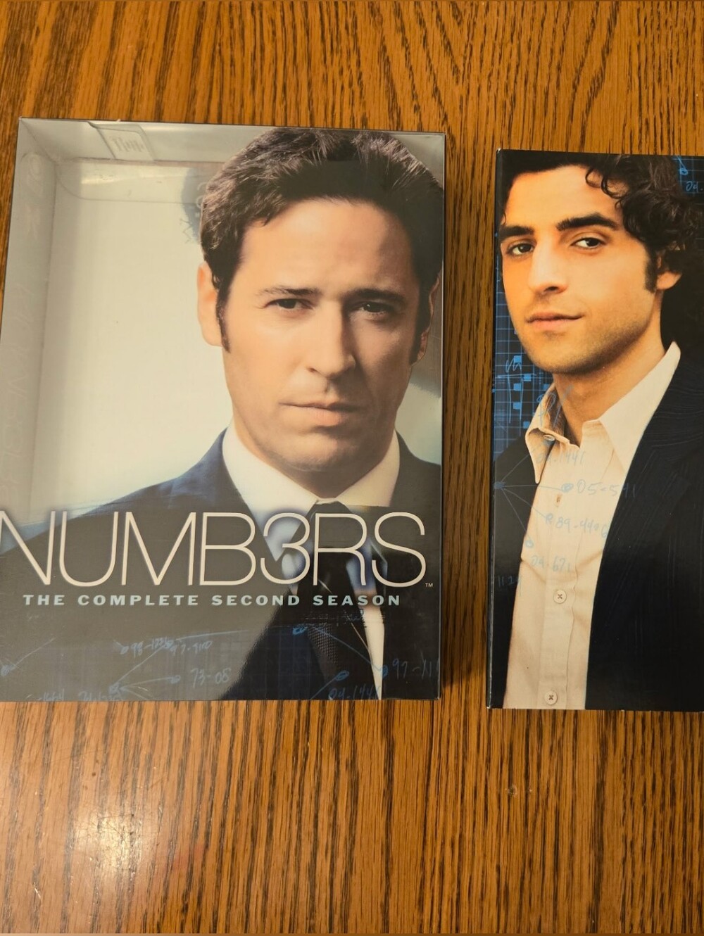 NUMB3RS: The Complete Second Season DVD Box Set - Black